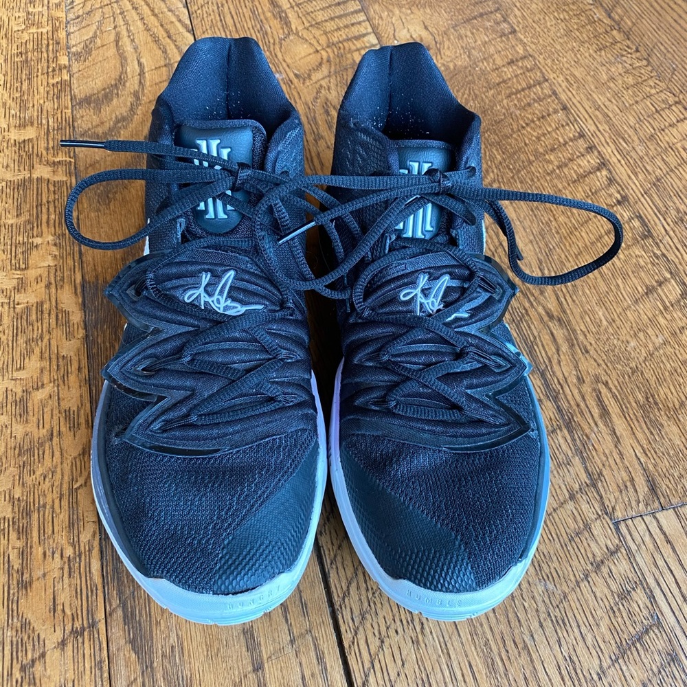 Nike Kyrie 5 basketball shoes size men’s 9.5